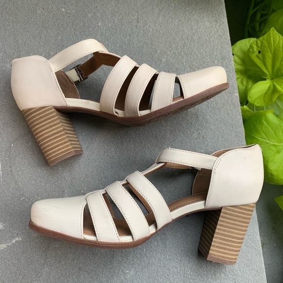 Clarks Artisan Heeled Sandal in White Leather - Picture 7 of 7